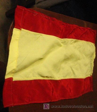 Militaria: Banderita de 20 x 31 cms