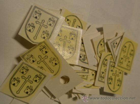 Militaria: 45 calcomanias de 2 cms