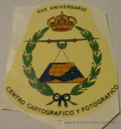 Militaria: Calcoman&iacute;a de unos 8 cms aprox. 30 aniversario del centro cartogr&aacute;fico y fotogr&aacute;fico