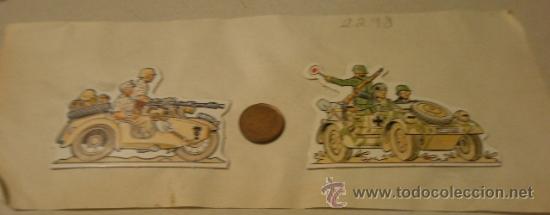 Militaria: 2 recortables de cart&oacute;n pegados sobre papel