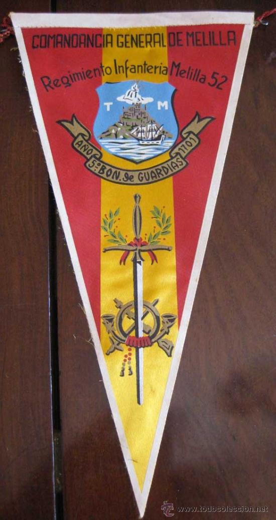 Militaria: ANTIGUO BANDERIN DE COMANDANCIA GENERAL DE MELILLA - REGIMIENTO INFANTERIA MELILLA 52 - MIDE 30 CMS