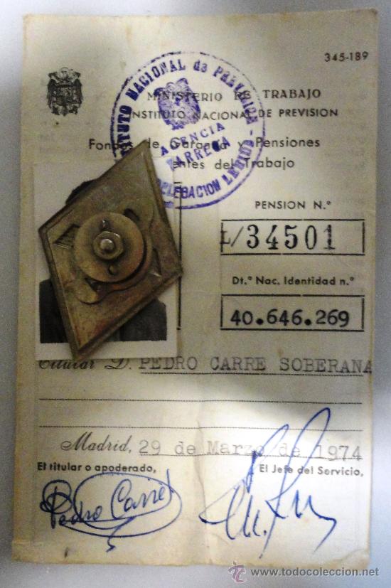 Militaria: Carnet del INstituto Nacional de Previsi&oacute;n. A&ntilde;o 1947.