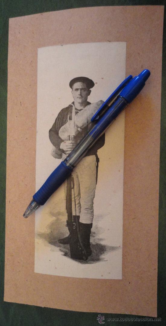 Militaria: Recorte de cat&aacute;logo de uniformes militares. Soldado con fusil 1893.
