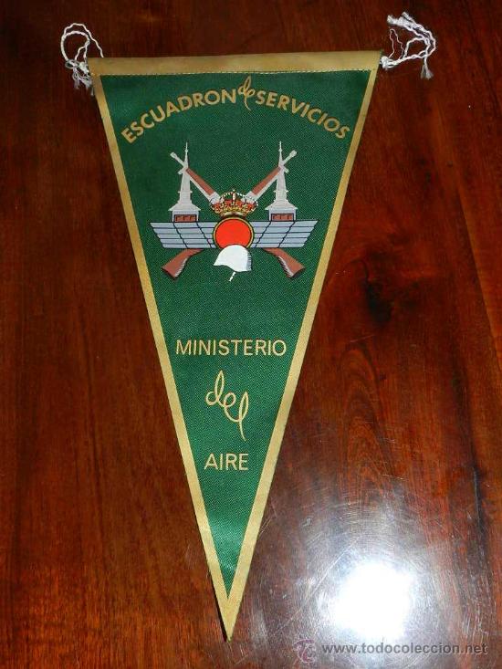 Militaria: ANTIGUO BANDERIN DEL ESCUADRON DE SERVICIOS DEL MINISTERIO DEL AIRE - AVIACION - MIDE 27 CMS. DE LON