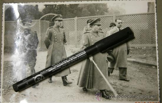 Militaria: Foto de 17.5 x 11.5, Visita del excmo. sr. Jefe Superior de Polic&iacute;a y Coronel Subinspector...