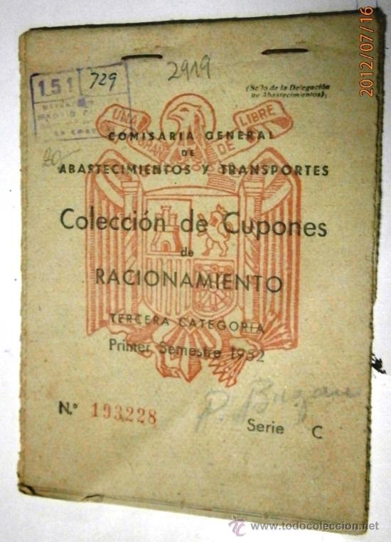 Military Antiques: Libreta racionamiento, con algunos cupones 1952