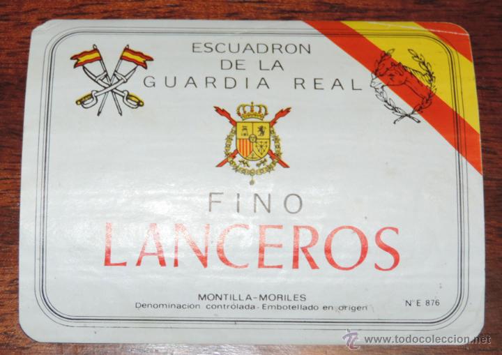 Militaria: ETIQUETA DE FINO LANCEROS, ESCUADRON DE LA GUARDIA REAL, MONTILLA-MORILES, MIDE 10 X 8 CMS. APROX.