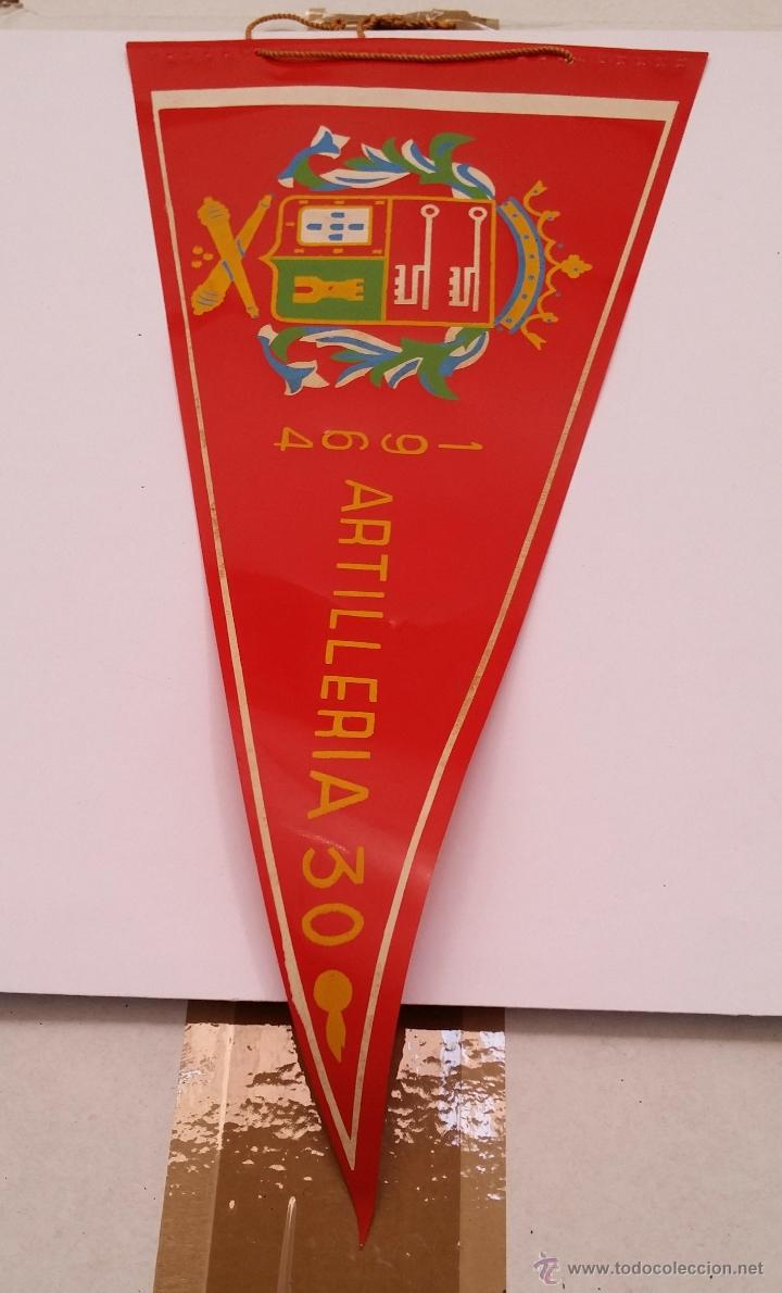 Militaria: BANDERIN DE PLASTICO REGIMIENTO ARTILLERIA N&ordm; 30 CEUTA 1964, mide 15 x 30 cnts