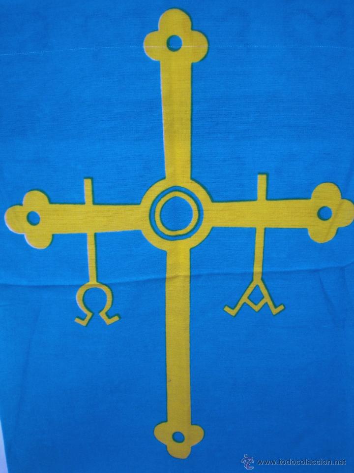 Militaria: BANDERA EN TELA ESCUDO PRINCIPADO ASTURIAS CRUZ DE LA VICTORIA