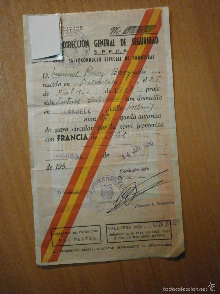 Militaria: SALVOCONDUCTO ESPECIAL DE FRONTERAS  PARA CIRCULAR POR LA ZONA FRONTERIZA CON FRANCIA DE OLOT A&Ntilde;1950