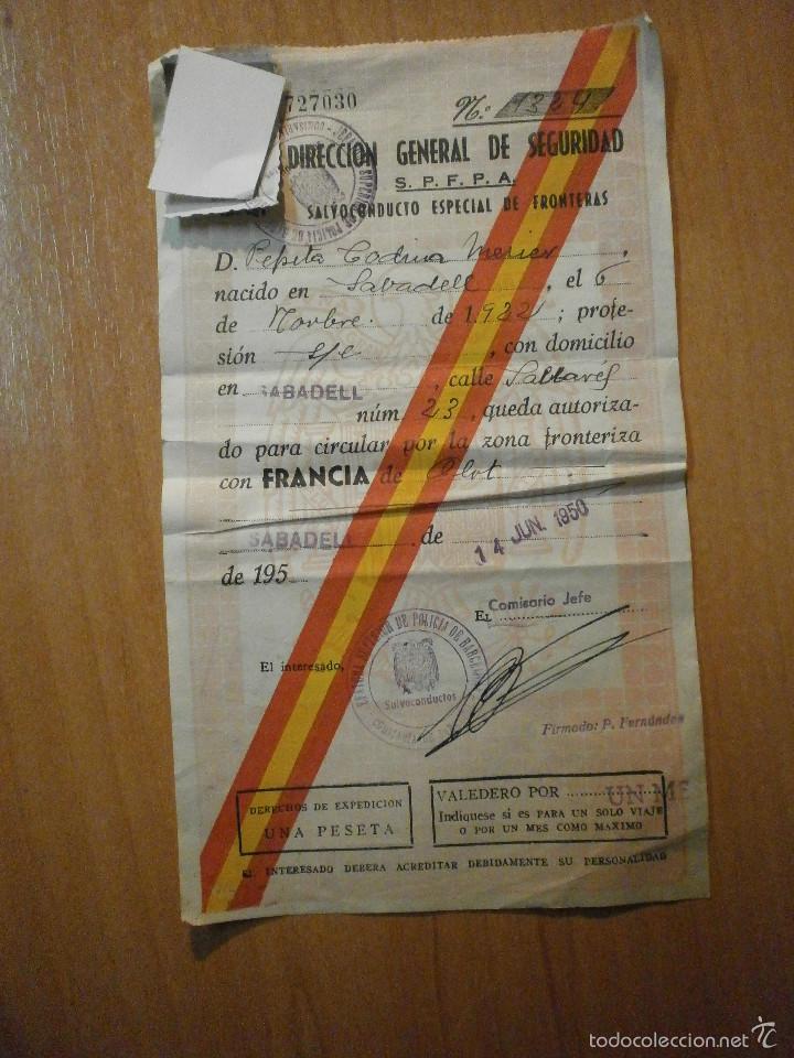 Militaria: SALVOCONDUCTO ESPECIAL DE FRONTERAS PARA CIRCULAR POR LA ZONA FRONTERIZA CON FRANCIA DE OLOT A&Ntilde;1950