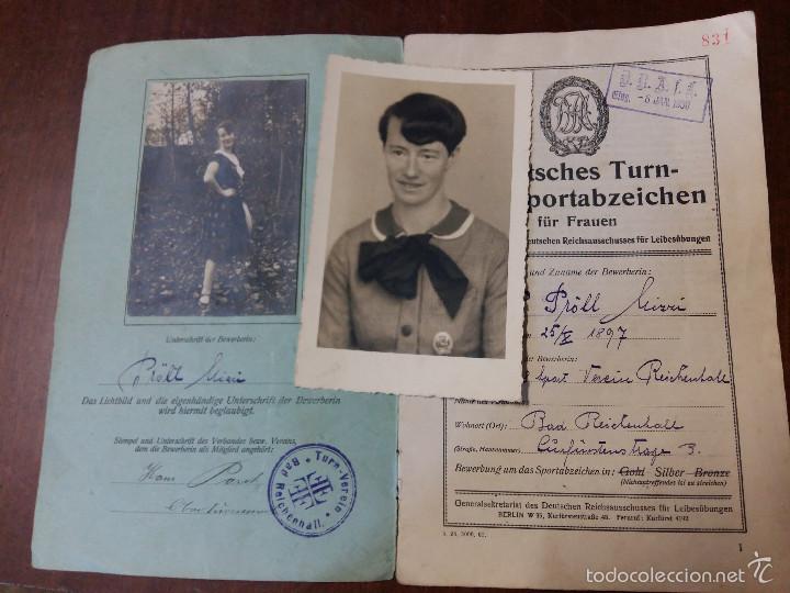 Militaria: Carnet deportes, con historial y postal de la misma