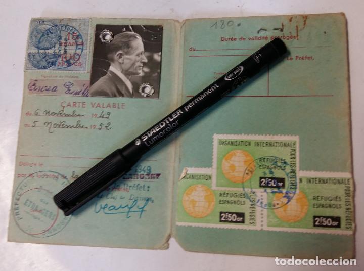 Militaria: Carnet de refugiado con vi&ntilde;etas - Foto 2