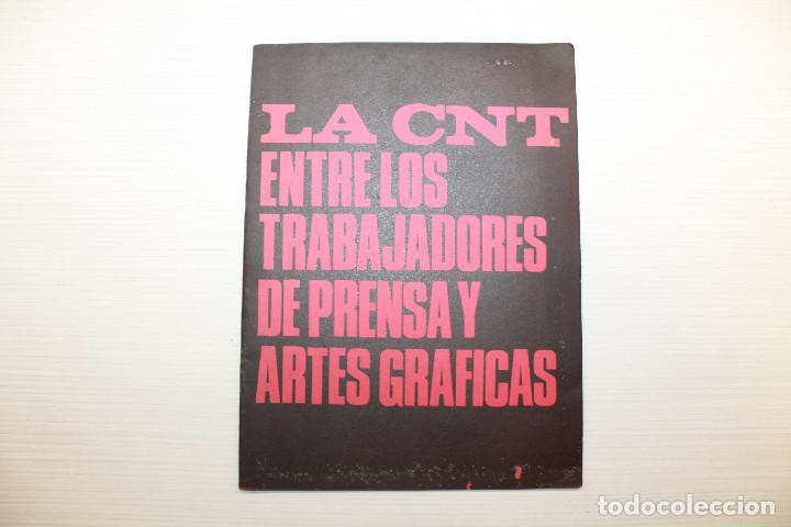 Militaria: LA CNT ENTRE LOS TRABAJADORES DE PRENSA Y ARTES GR&Aacute;FICAS, 21X15,50 CM