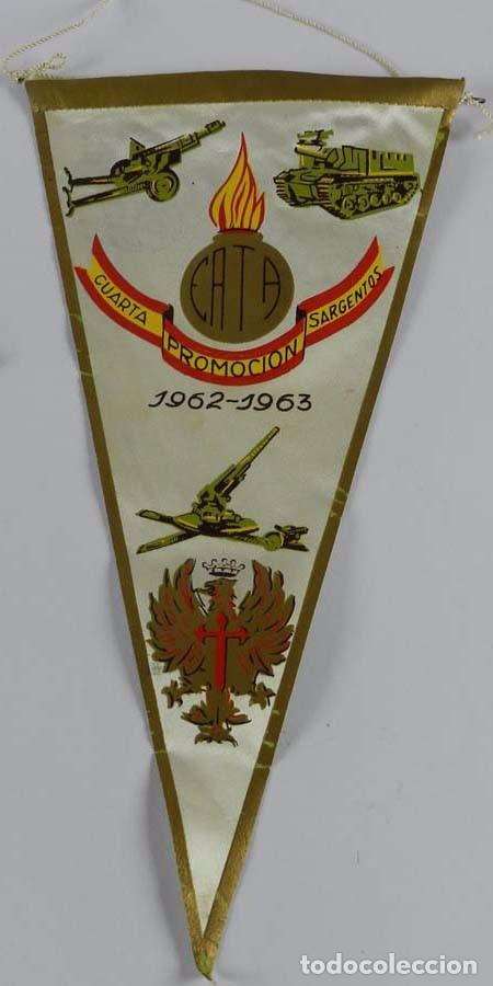 Militaria: BANDERIN DE LA CUARTA PROMOCION SARGENTOS DE ARTILLERIA, 1962 - 1963, EATA, REVERSO CON FIRMAS AUTOG
