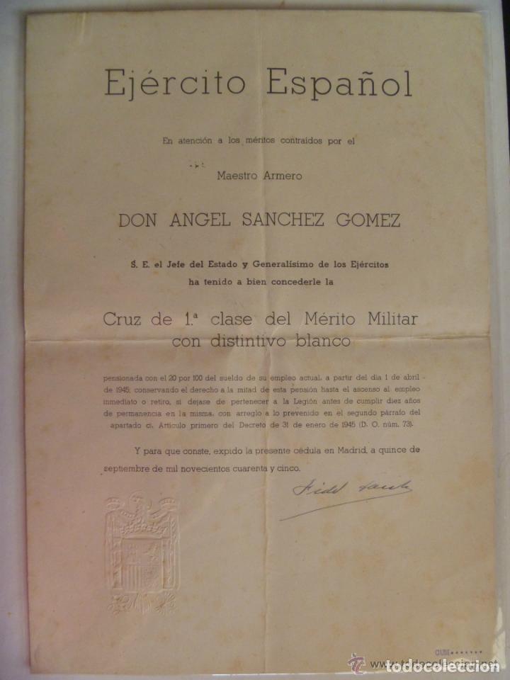 Militaria: CONCESION DE MEDALLA CRUZ MERITO MILITAR A MAESTRO ARMERO, 1945 . FIRMA FIDEL DAVILA