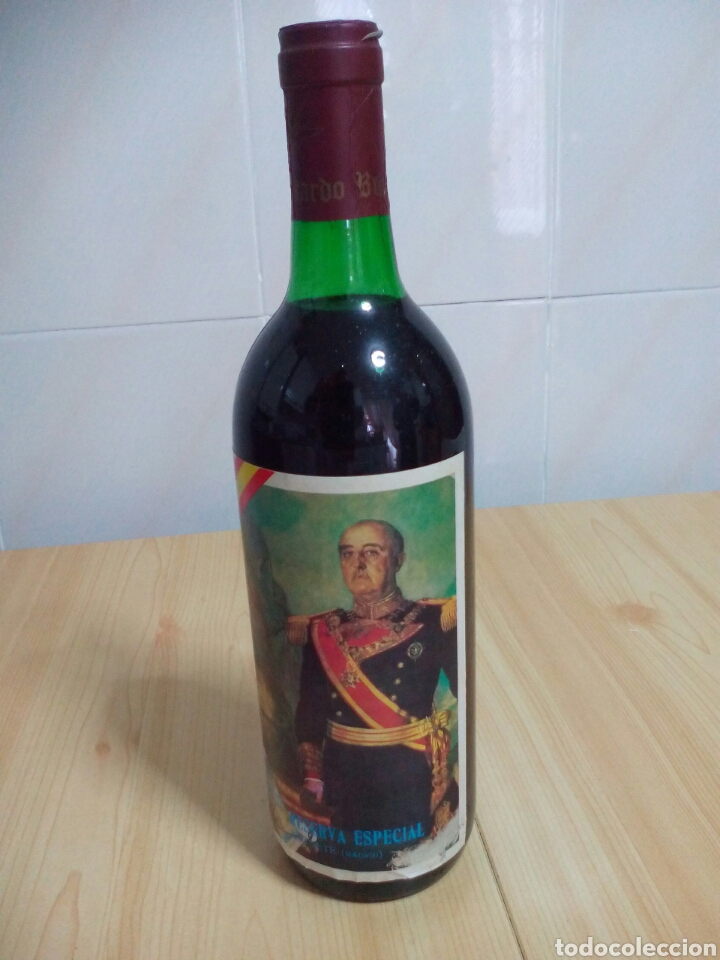 Military Antiques: BOTELLA VINO TINTO CON IMAGEN DE FRANCO.