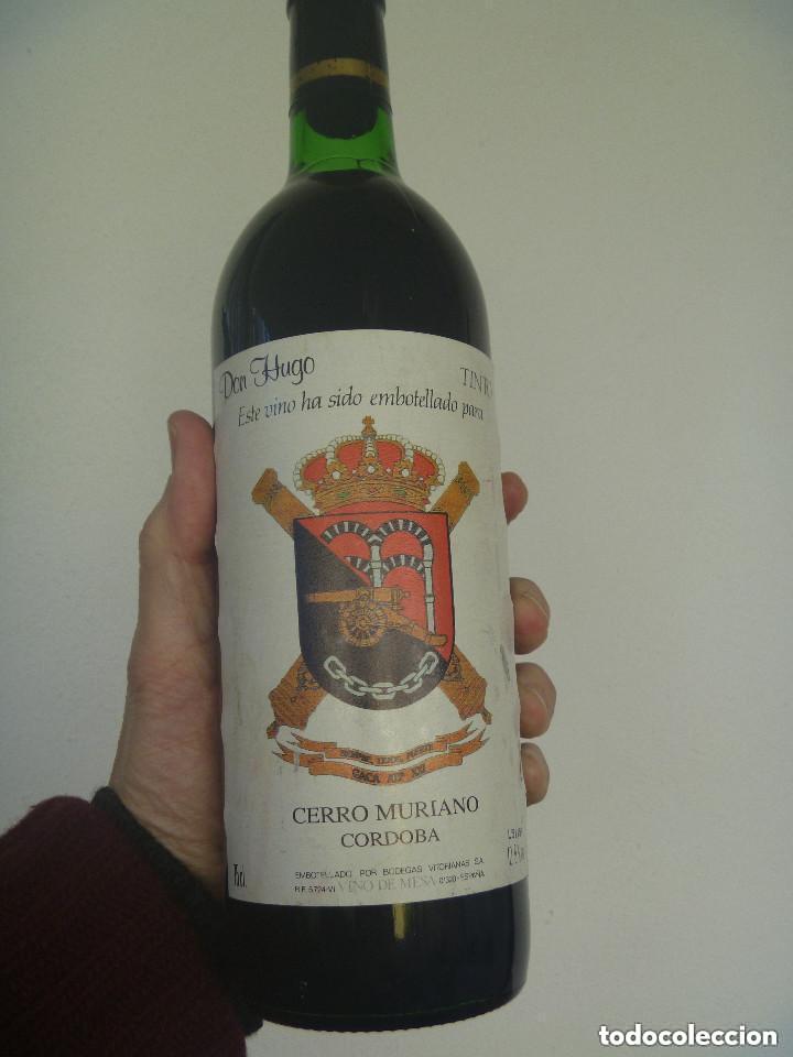 Militaria: BOTELLA DE VINO DE RIOJA PARA EL REGIMIENTO DE ARTILLERIA DE CERRO MURIANO, CORDOBA. SIN ABRIR