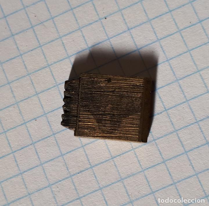 Militaria: Peque&ntilde;o cu&ntilde;o de bronce MAYO - Foto 2