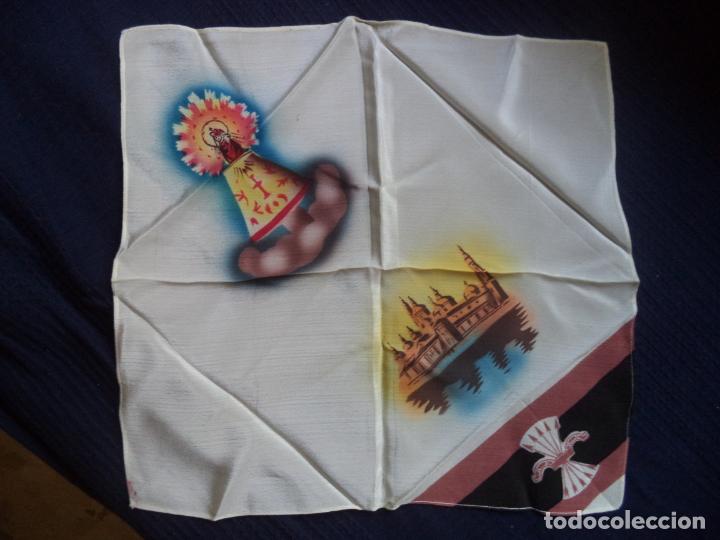 Militaria: PA&Ntilde;UELO DE SEDA.VIRGEN DE PILAR Y YUGO CON LAS FLECHAS 35X35 CM BANDERA FALANGE