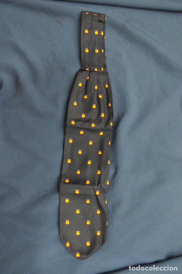 Militaria: Lazo conmemorativo de la Divisi&oacute;n Azul. Fabricaci&oacute;n a&ntilde;os 80.