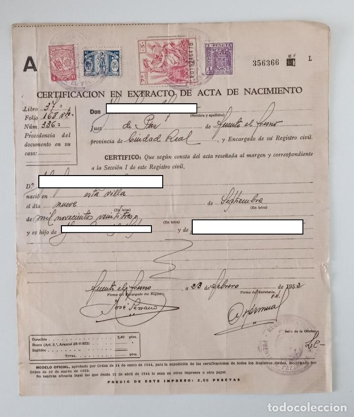 Militaria: CERTIFICACION EN EXTRACTO DE ACTA DE NACIMIENTO.1952. SELLO LEGITIMACIONES 8 PESETAS