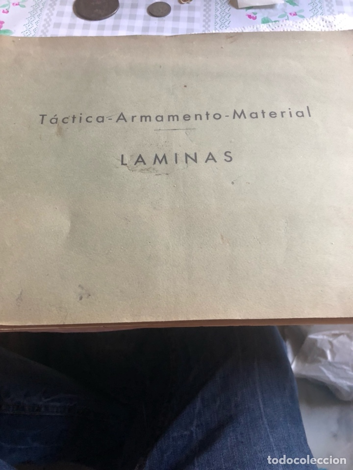 Militaria: Libro con laminas t&aacute;ctica-armamento-material, 34 l&aacute;minas