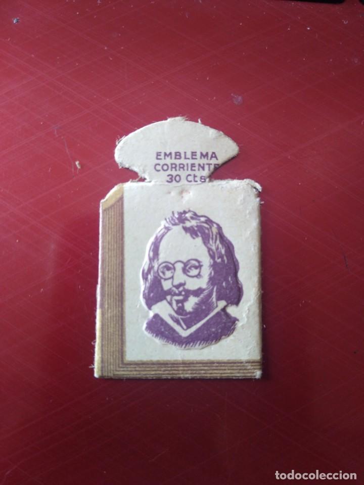Militaria: Emblema corriente uxilio social. Ser&iacute;a G n&uacute;mero 13 Quevedo.