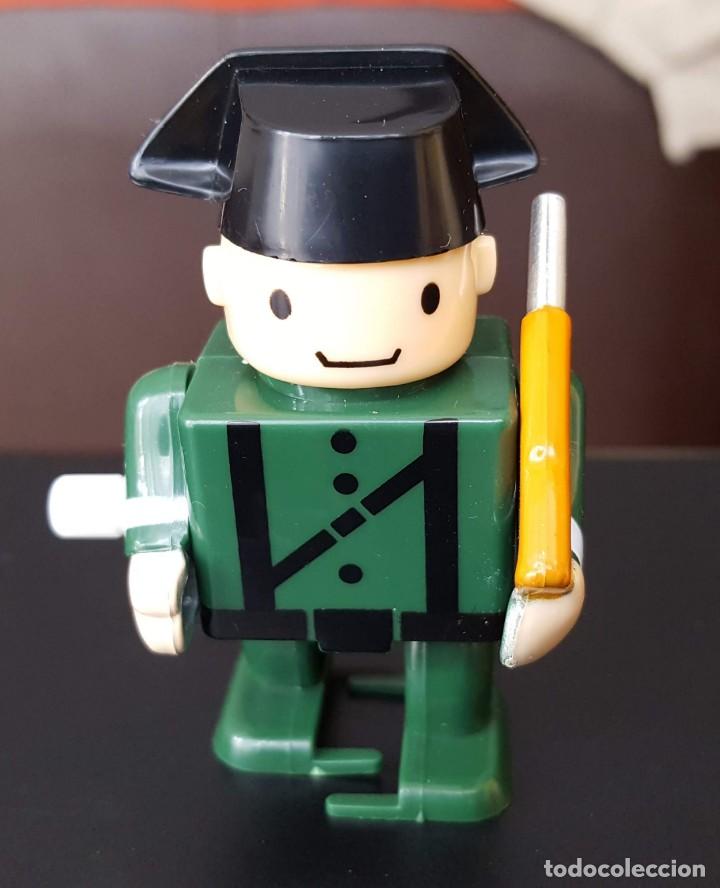 Militaria: Mu&ntilde;eco Guardia Civil de cuerda