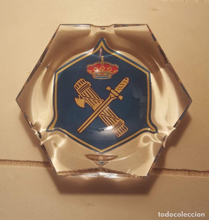 Militaria: Cenicero de la Guardia Civil Espa&ntilde;ola