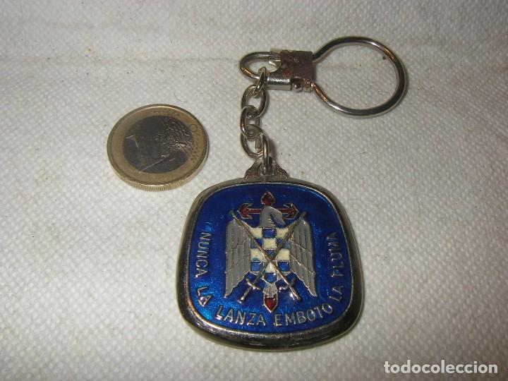 Militaria: LLavero de IMEC, metal con esmaltes.