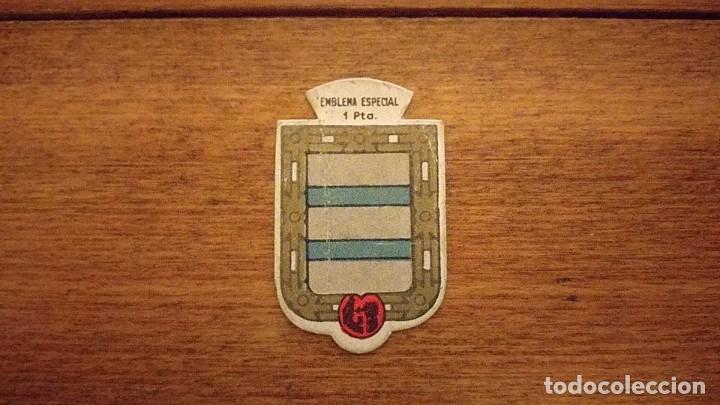 Military Antiques: Emblema auxilio social, especial 1 pts, serie B, N&ordm; 143, GUIMERA