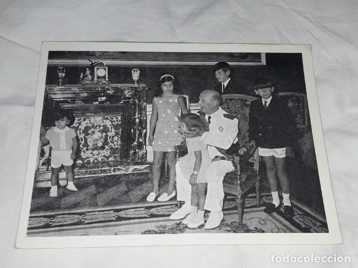 Militaria: Antigua foto propaganda de Franco y nietos refer&eacute;ndum Ley Org&aacute;nica 1966 reverso en Castellano
