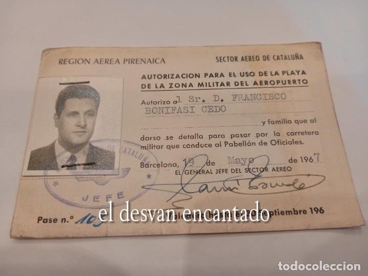 Militaria: REGION AEREA PIRENAICA. Carnet AUTORIZACION USO PLAYA AEROPUERTO. A&ntilde;os 1960