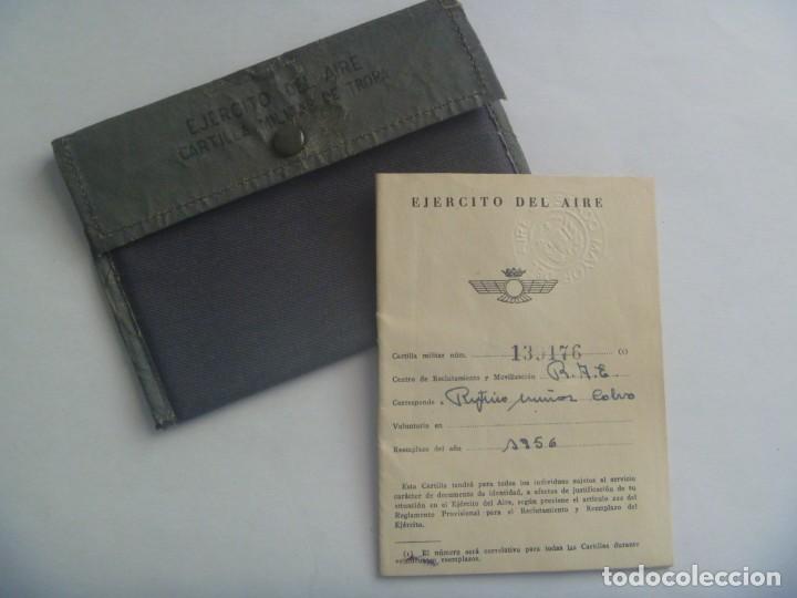 Militaria: AVIACION : CARTILLA MILITAR Y FUNDA DE SOLDADO DE ROCIANA ( HUELVA ). SEVILLA, 1956