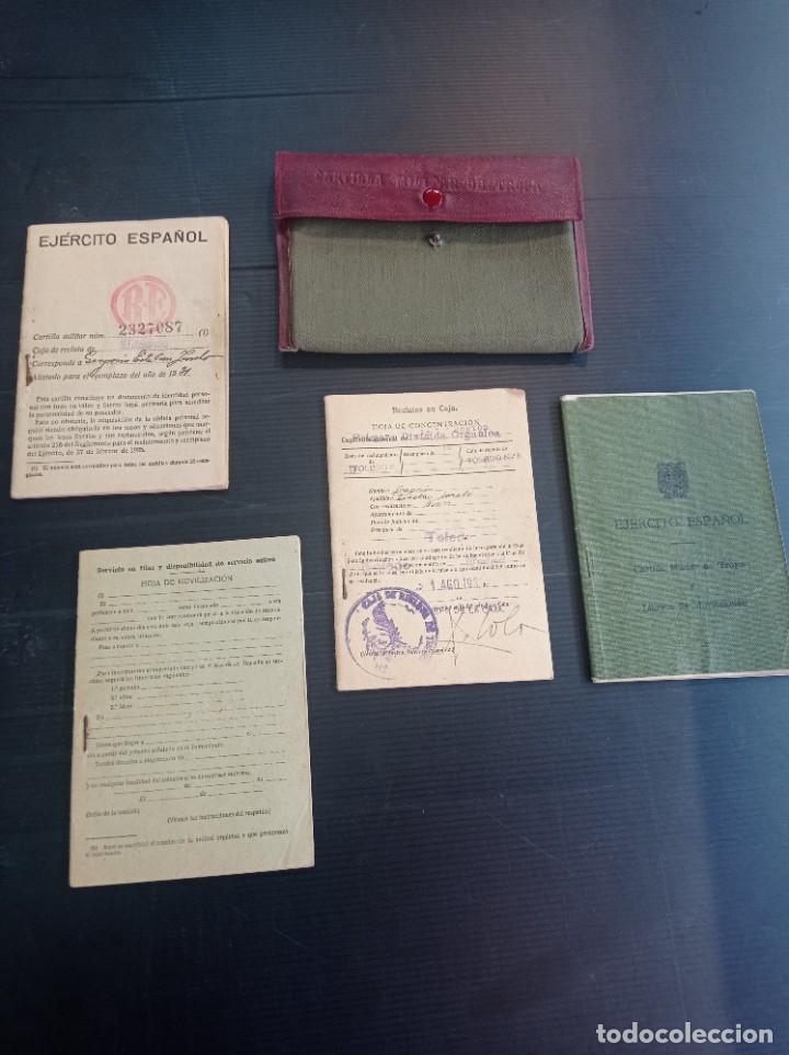 Militaria: Antiguas cartillas militares y cartera