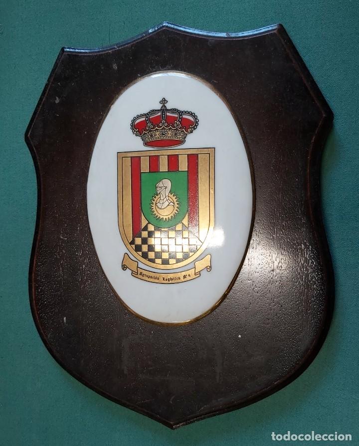 Militaria: Metopa de la agrupaci&oacute;n log&iacute;stica n&ordm; 4