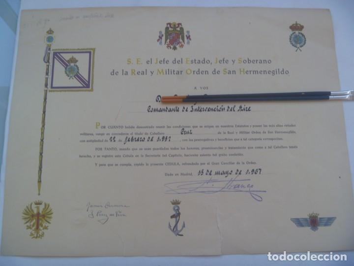 Military Antiques: ORDEN SAN HERMENEGILDO : CONCESION CRUZ A COMANDANTE INTERVENCION DEL AIRE, 1967. FIRMA FRANCO