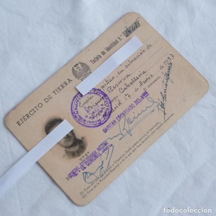 Militaria: Tarjeta de identidad Ej&eacute;rcito de Tierra, capit&aacute;n, 1957