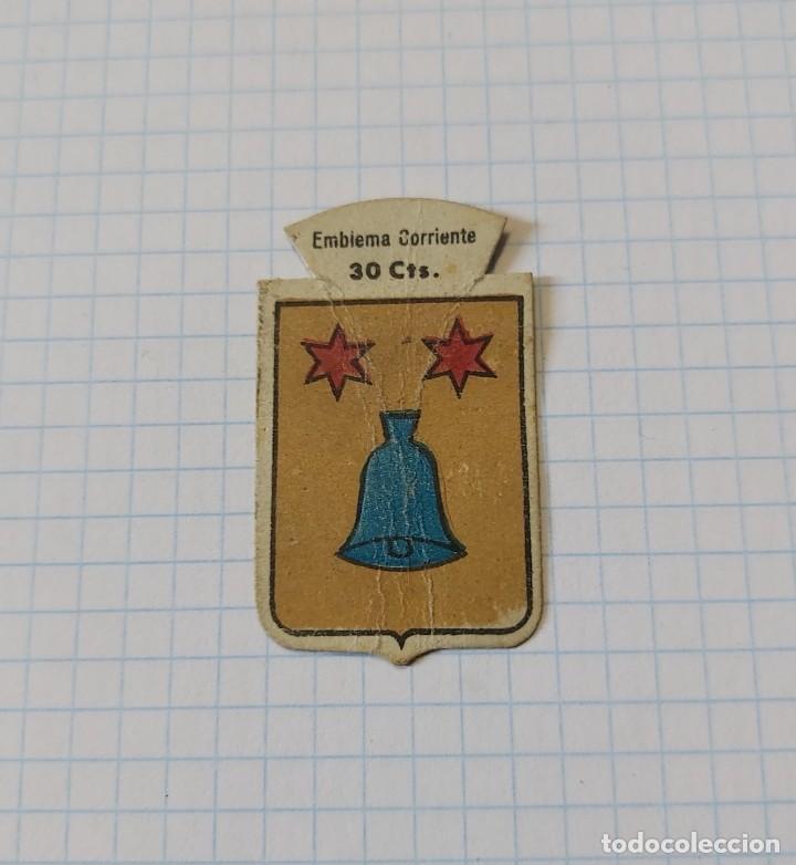 Militaria: Cartoncito de auxilio social, Emblema corriente 30 cts, Su&ntilde;er, serie B, n&ordm; 152