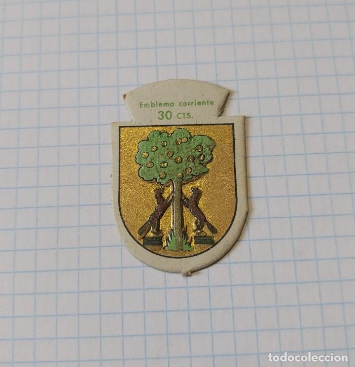 Militaria: Cartoncito de auxilio social, Emblema corriente 30 cts, Pizarro, serie C, n&ordm; 15