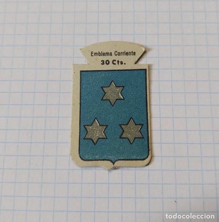 Militaria: Cartoncito de auxilio social, Emblema corriente 30 cts, Aynzon, serie B, n&ordm; 235