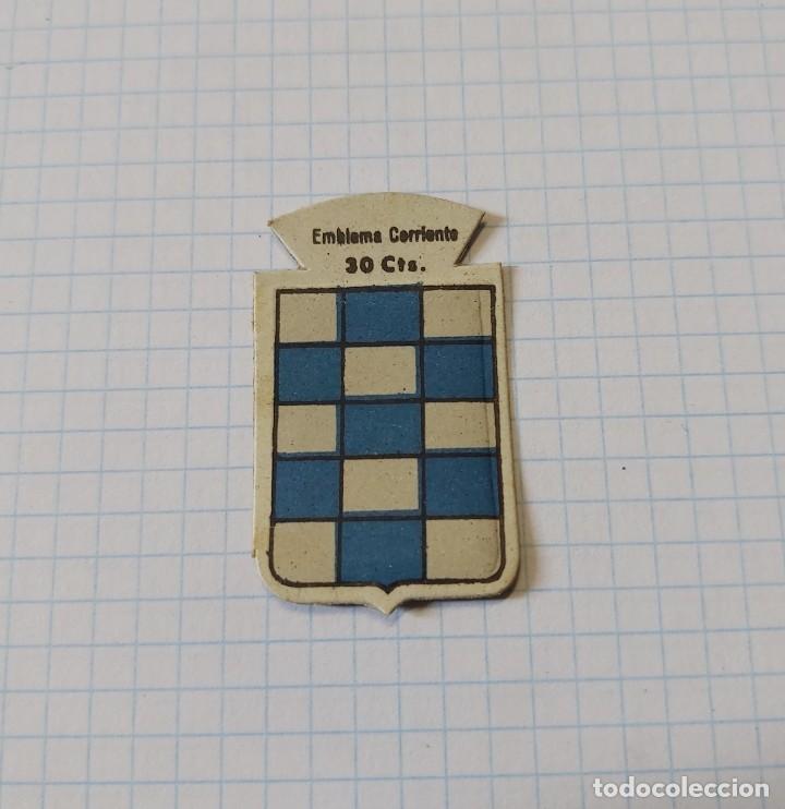 Military Antiques: Cartoncito de auxilio social, Emblema corriente 30 cts, Alba de Tormes, serie B, n&ordm; 218