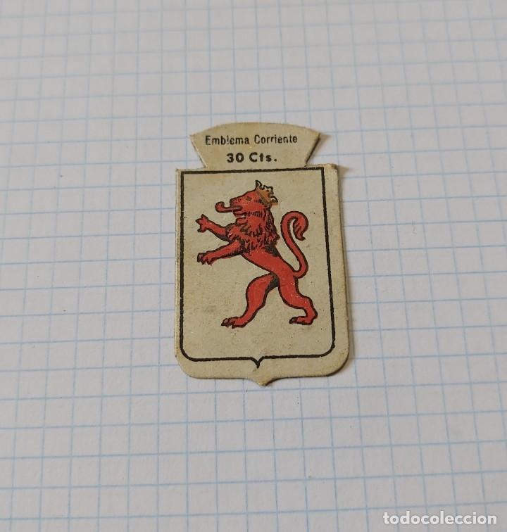 Military Antiques: Cartoncito de auxilio social, Emblema corriente 30 cts, Le&oacute;n, serie B, n&ordm; 80