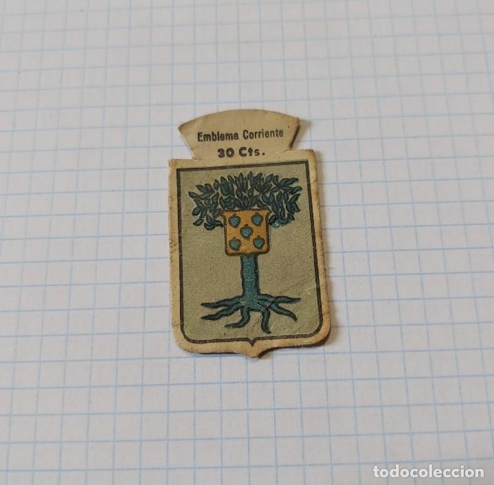 Military Antiques: Cartoncito de auxilio social, Emblema corriente 30 cts, Salcedo, serie B, n&ordm; 137