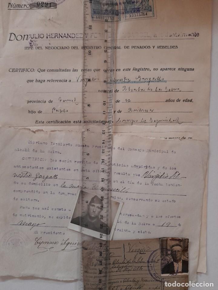 Militaria: Lote papeles varios de un aspirante a ingreso en el Cuerpo de Seguridad y guerra civil 1937