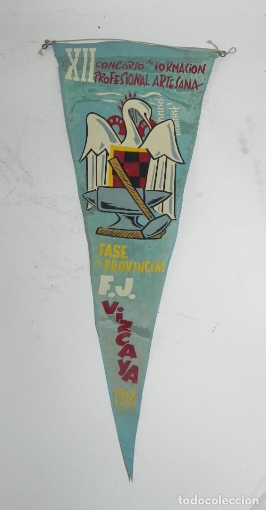 Militaria: BANDERIN DE XII CONCURSO DE FORMACION PROFESIONAL ARTESA, FRENTE DE JUVENTUD DE VIZCAYA, 1958