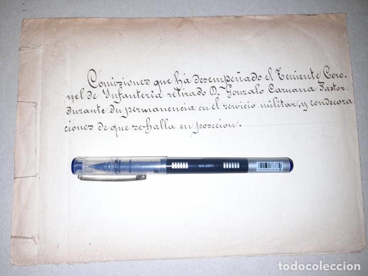 Militaria: Cuadernillo con las comisiones desempe&ntilde;adas por el teniente coronel Gonzalo Carmona Pastor y medalla