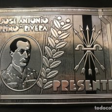 Militaria: ANTIGUA CHAPA - JOSE ANTONIO PRIMO DE RIVERA - PRESENTE - AÑOS 1950-60. Lote 334539213