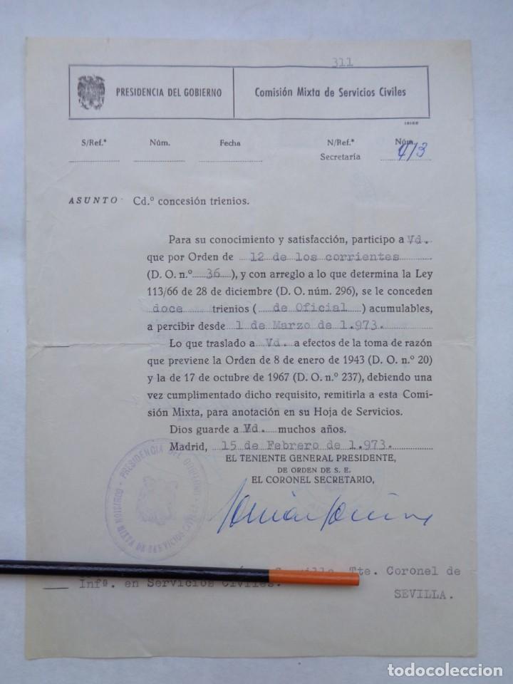 Militaria: PRESIDENCIA GOBIERNO - SERVCIOS CIVILES, NOTARIA : TRIENIOS TTE. CORONEL . MADRID, 1973. VI&Ntilde;ETAS